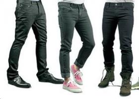 Что надеть с синими джинсами мужчине: собираем удачные образы С чем одеть черные джинсы мужские